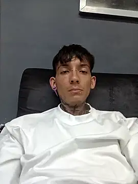 Snapshot of LaParKa31 chatting on 10, 11, 2025 LaParKa31 online show from 10, 11, 2025