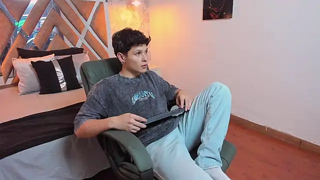 Snapshot of kraven_lust chatting on 16, 9, 2025 kraven lust online show from 16, 9, 2025