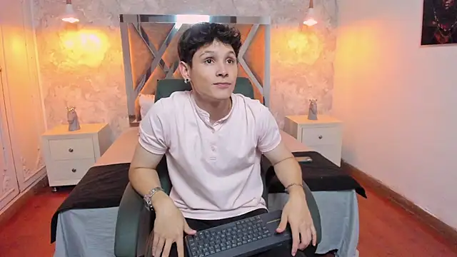 Snapshot of kraven_lust chatting on 18, 9, 2025 kraven lust online show from 18, 9, 2025