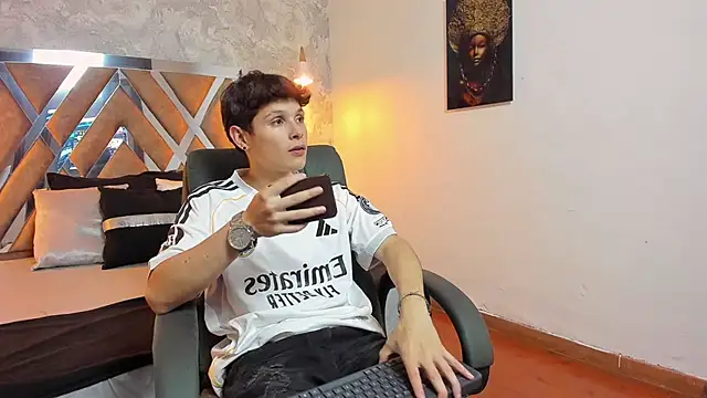 Snapshot of kraven_lust chatting on 2, 10, 2025 kraven lust online show from 2, 10, 2025