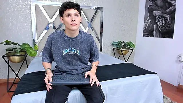 Snapshot of kraven_lust chatting on 19, 10, 2025 kraven lust online show from 19, 10, 2025