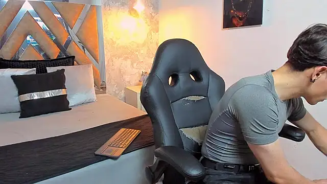 Snapshot of kraven_lust chatting on 24, 10, 2025 kraven lust online show from 24, 10, 2025