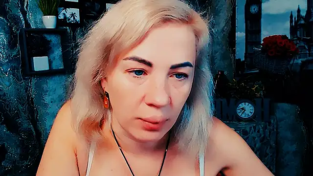 EmmaCat  online show from 13, 11, 2025