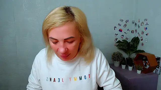 EmmaCat  online show from 16, 12, 2025