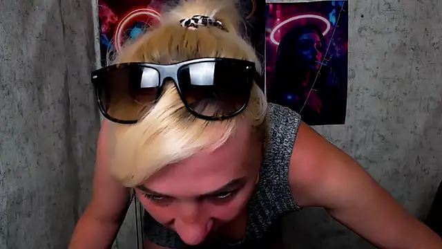 Snapshot of EmmaCat_ chatting on 7, 6, 2026 EmmaCat online show from 7, 6, 2026