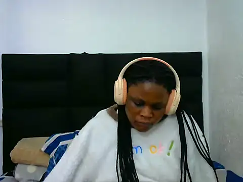 Snapshot of BlondieBitch chatting on 5, 7, 2026 BlondieBitch online show from 5, 7, 2026