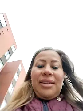 LaraCaliente online show from 9, 10, 2025