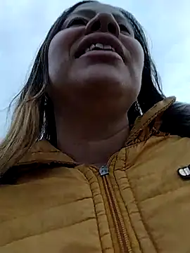 LaraCaliente online show from 17, 10, 2025