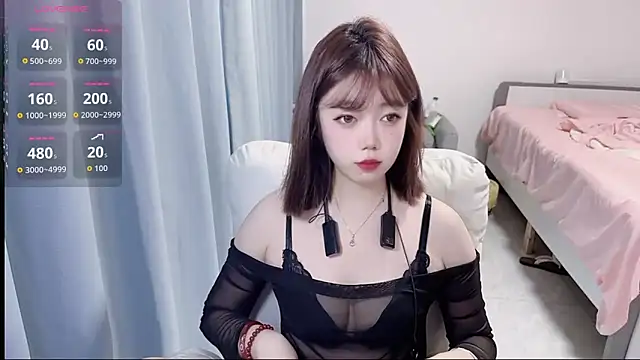 Snapshot of Lucky_Cici chatting on 6, 10, 2025 Lucky Cici online show from 6, 10, 2025