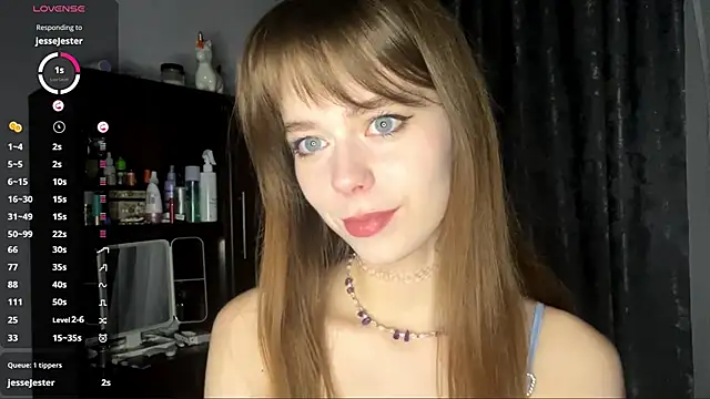 YourLittleElfie online show from 24, 9, 2025