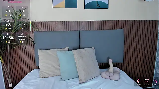 EmillyHarper  online show from 24, 9, 2025