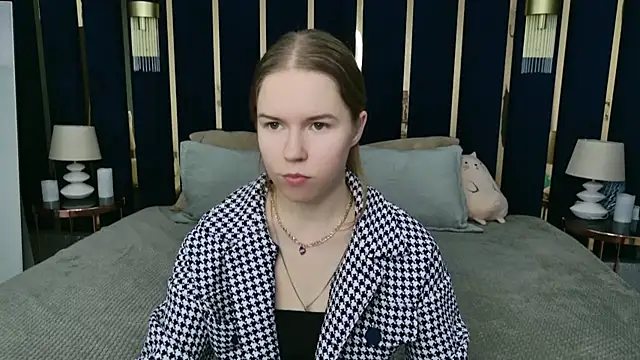 Snapshot of Alida_Brice chatting on 9, 11, 2025 Alida Brice online show from 9, 11, 2025