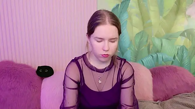 Snapshot of Alida_Brice chatting on 21, 11, 2025 Alida Brice online show from 21, 11, 2025