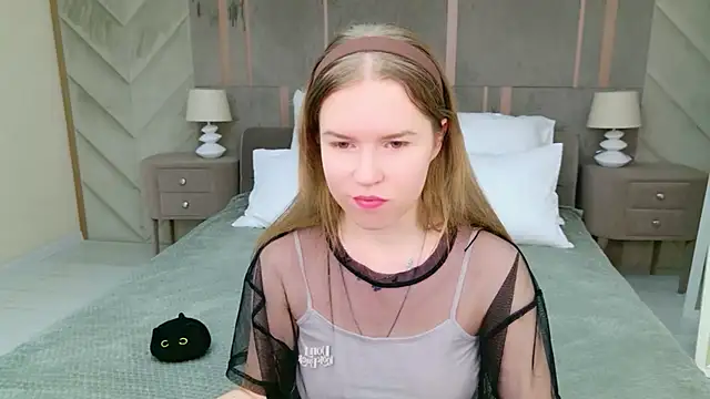 Snapshot of Alida_Brice chatting on 5, 12, 2025 Alida Brice online show from 5, 12, 2025