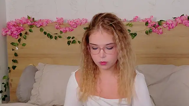 Lilith Bonheur online show from 31, 10, 2025