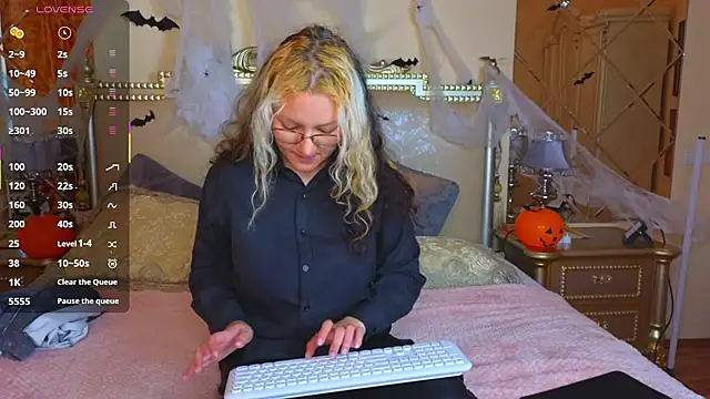 JuicyLullu online show from 19, 10, 2025