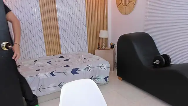 james jonnes online show from 28, 9, 2025