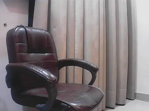 Snapshot of short_girl_ chatting on 25, 9, 2025 short girl  online show from 25, 9, 2025