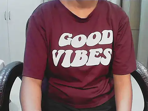 Snapshot of short_girl_ chatting on 29, 9, 2025 short girl  online show from 29, 9, 2025