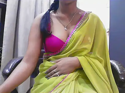 Snapshot of short_girl_ chatting on 8, 10, 2025 short girl  online show from 8, 10, 2025