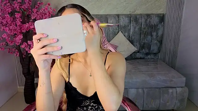 Snapshot of lilith4_s chatting on 22, 10, 2025 lilith4 s online show from 22, 10, 2025