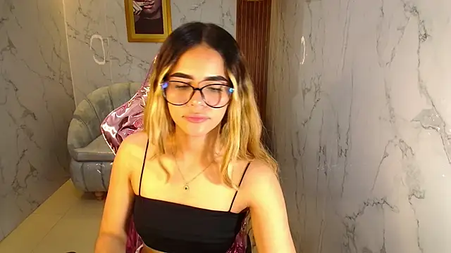 Snapshot of lilith4_s chatting on 23, 10, 2025 lilith4 s online show from 23, 10, 2025