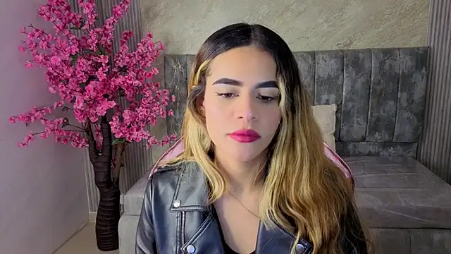 Snapshot of lilith4_s chatting on 24, 10, 2025 lilith4 s online show from 24, 10, 2025