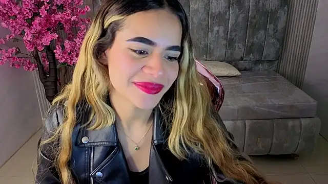 Snapshot of lilith4_s chatting on 25, 10, 2025 lilith4 s online show from 25, 10, 2025