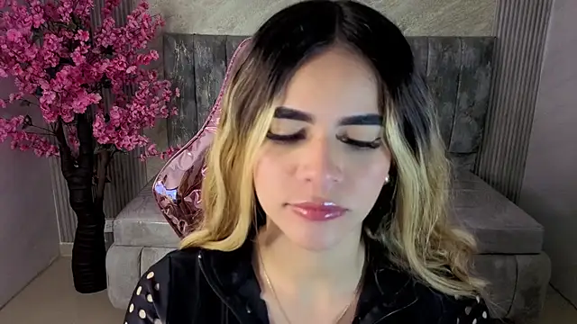 Snapshot of lilith4_s chatting on 29, 10, 2025 lilith4 s online show from 29, 10, 2025