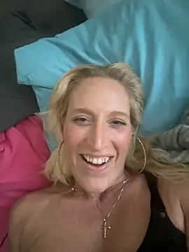 Snapshot of JemTastic chatting on 24, 9, 2025 JemTastic online show from 24, 9, 2025