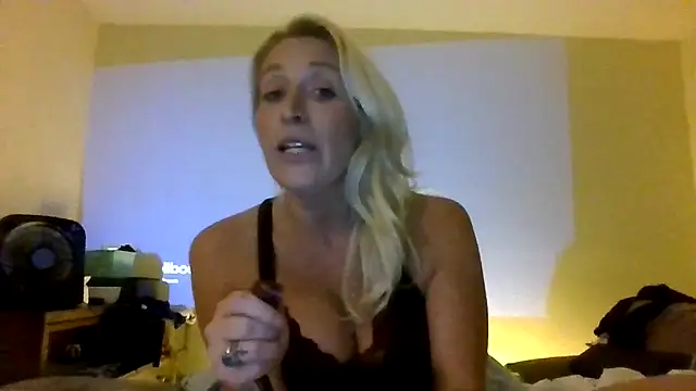 Snapshot of JemTastic chatting on 1, 10, 2025 JemTastic online show from 1, 10, 2025