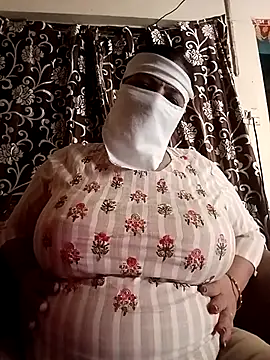 Love-890 online show from 2, 11, 2025