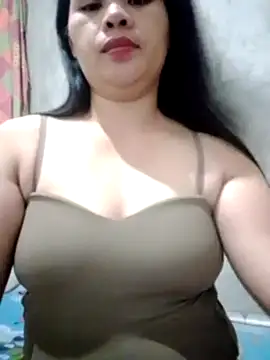 Snapshot of sweet_bella16 chatting on 26, 10, 2025 sweet bella16 online show from 26, 10, 2025