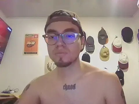 Snapshot of hardredlight chatting on 18, 12, 2025 hardredlight online show from 18, 12, 2025