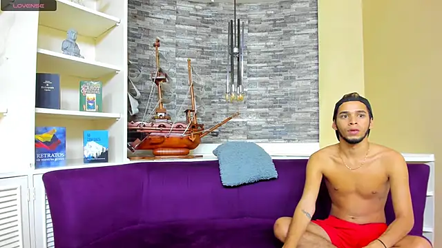 Juicy Creww online show from 3, 10, 2025