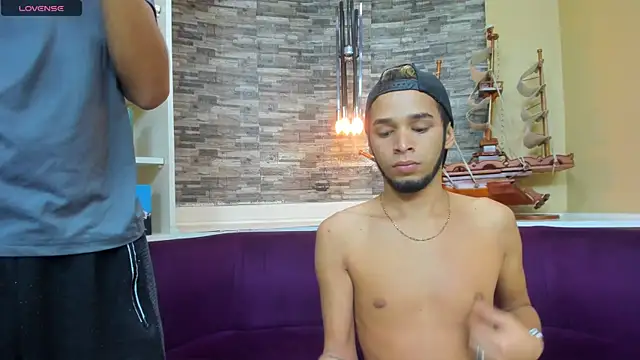 Juicy Creww online show from 5, 10, 2025