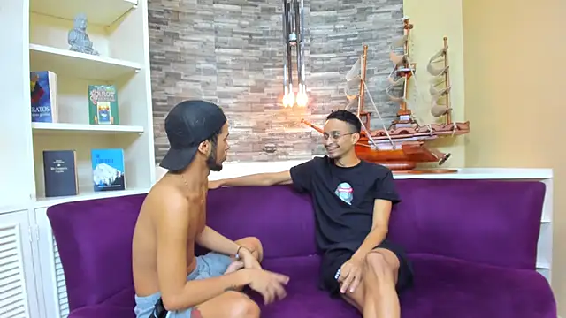 Juicy Creww online show from 6, 10, 2025