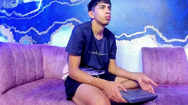 Juicy Creww online show from 18, 11, 2025