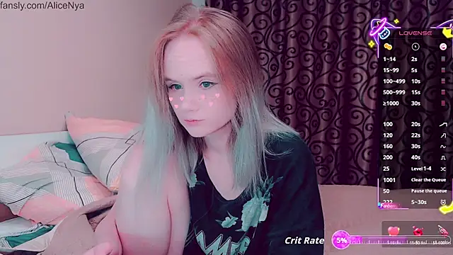 Snapshot of AliceNya_cute chatting on 12, 10, 2025 AliceNya cute online show from 12, 10, 2025