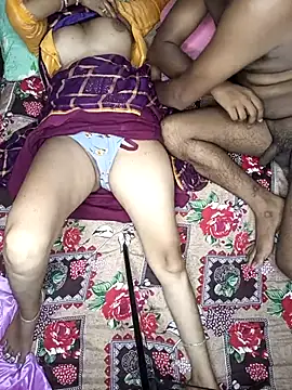 Snapshot of Romantic_couple89 chatting on 24, 9, 2025 Romantic couple89 online show from 24, 9, 2025