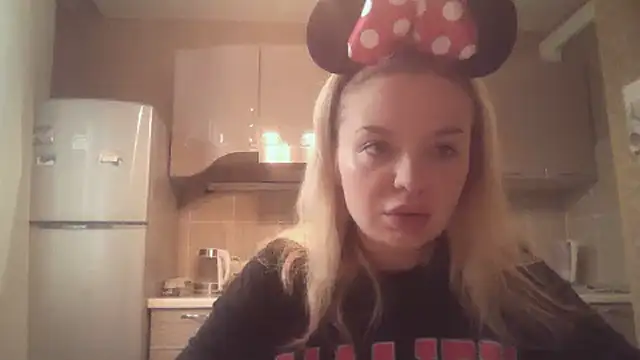 Snapshot of Mirarah chatting on 3, 11, 2025 Mirarah online show from 3, 11, 2025