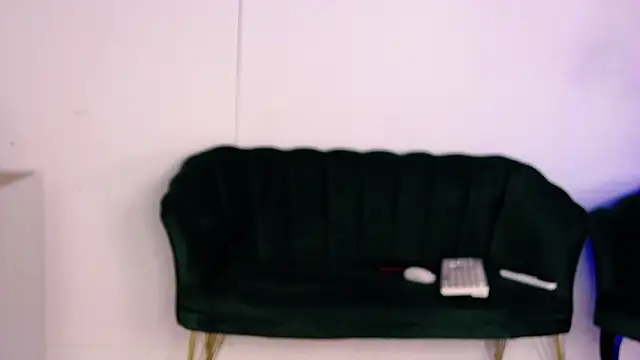 Snapshot of AmiraRees chatting on 4, 10, 2025 AmiraRees online show from 4, 10, 2025