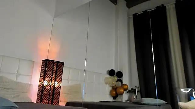 Snapshot of AmiraRees chatting on 16, 12, 2025 AmiraRees online show from 16, 12, 2025