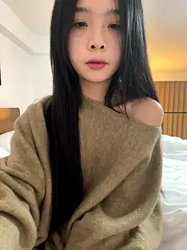 Snapshot of qiqi_x chatting on 18, 12, 2025 qiqi x online show from 18, 12, 2025