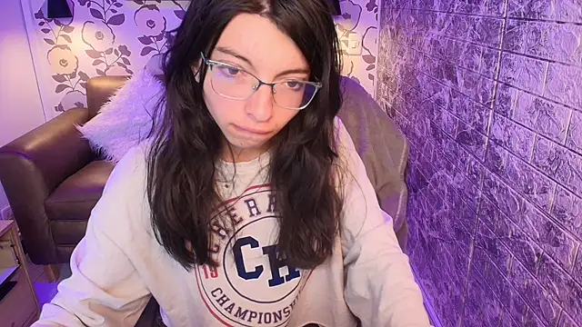 Snapshot of alllyson_ chatting on 3, 10, 2025 alllyson online show from 3, 10, 2025