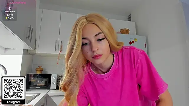 Snapshot of KristenHarrington chatting on 14, 12, 2025 KristenHarrington online show from 14, 12, 2025