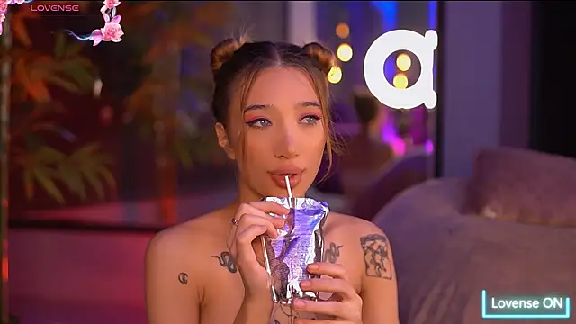 SiennaJayden online show from 28, 10, 2025