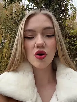 MilaMoone online show from 14, 11, 2025