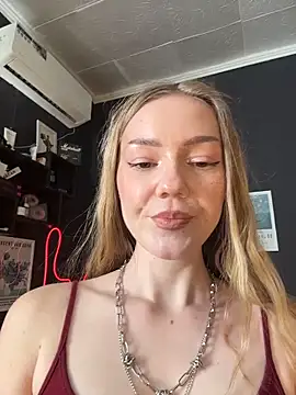 MilaMoone online show from 14, 3, 2026