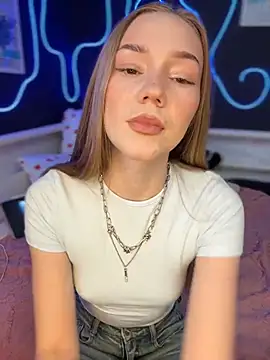Snapshot of MilaMoone chatting on 20, 4, 2026 MilaMoone online show from 20, 4, 2026